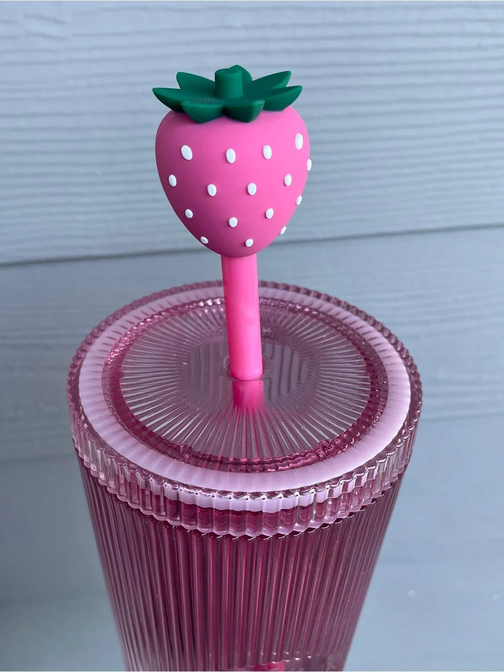 Starbucks 2026 Pink Drink Pleated Cold Venti Cup Strawberry Topper 24 OZ *NEW*